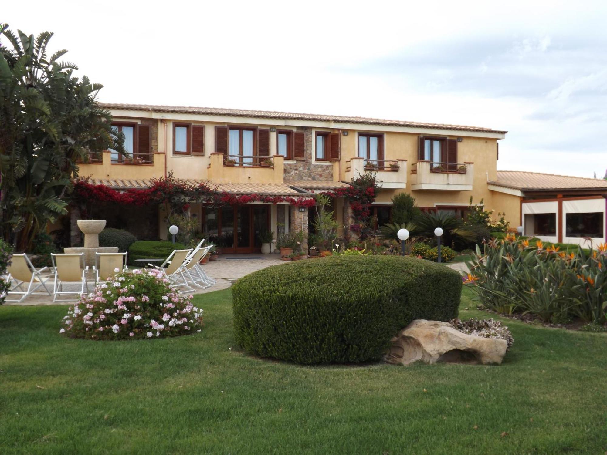 Le Anfore Hotel Villasimius Eksteriør billede