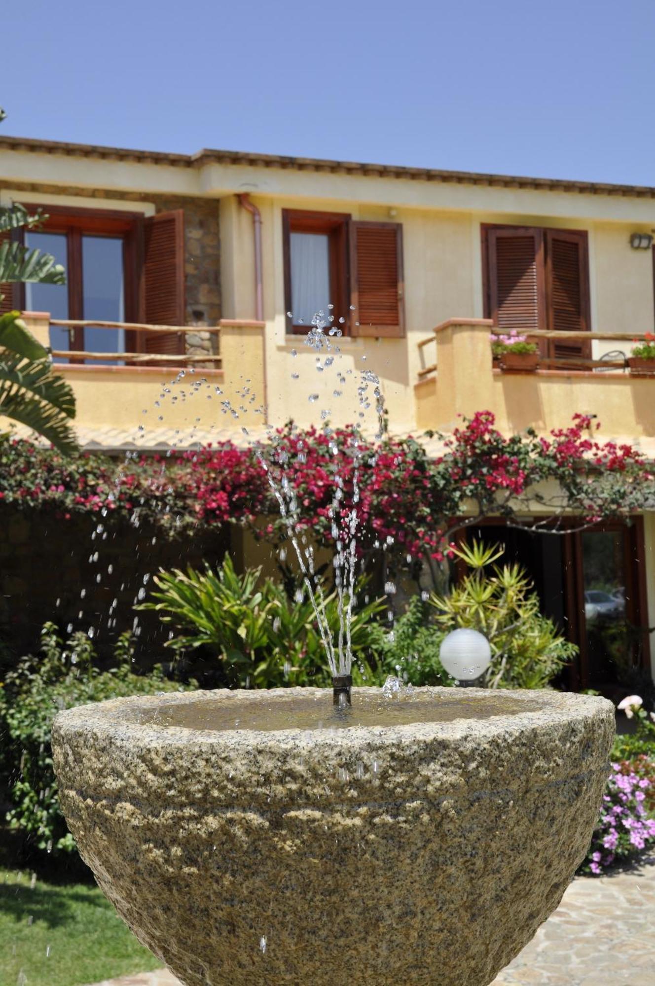 Le Anfore Hotel Villasimius Eksteriør billede