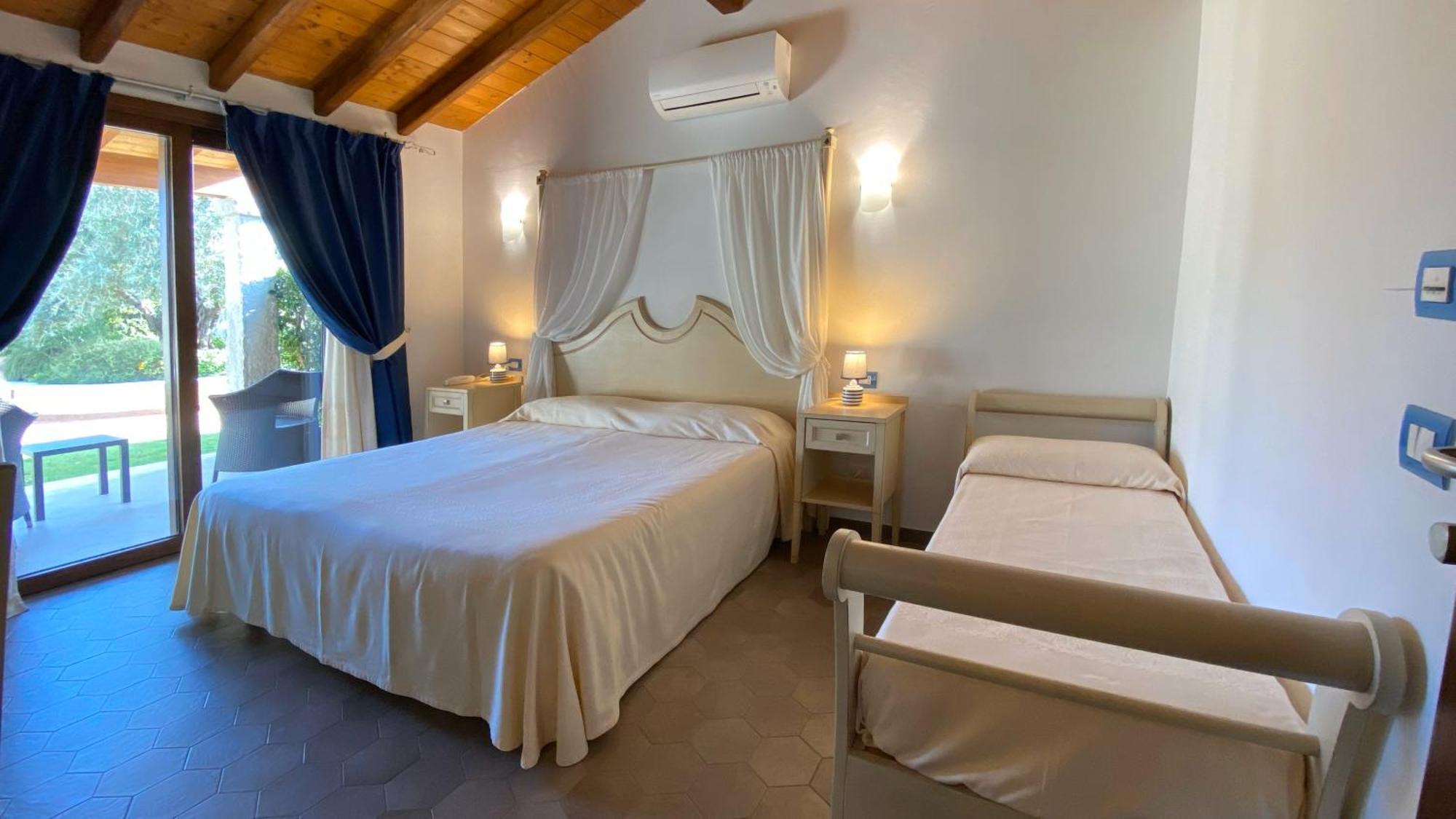 Le Anfore Hotel Villasimius Eksteriør billede