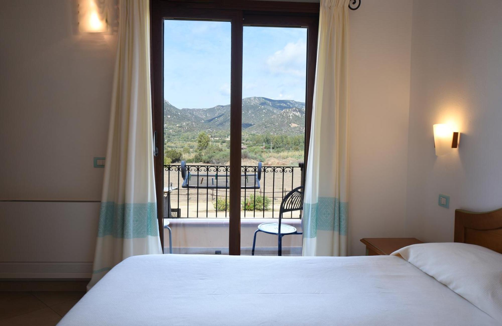 Le Anfore Hotel Villasimius Eksteriør billede