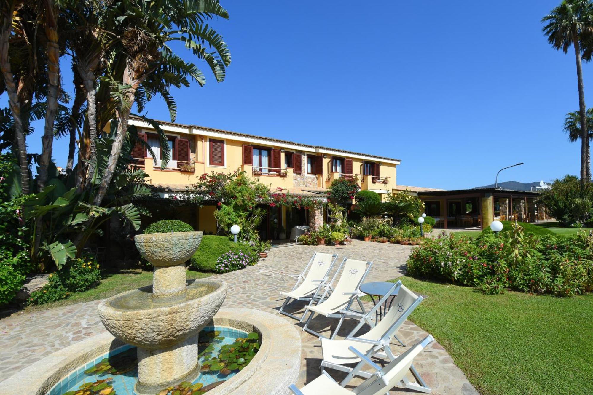Le Anfore Hotel Villasimius Eksteriør billede