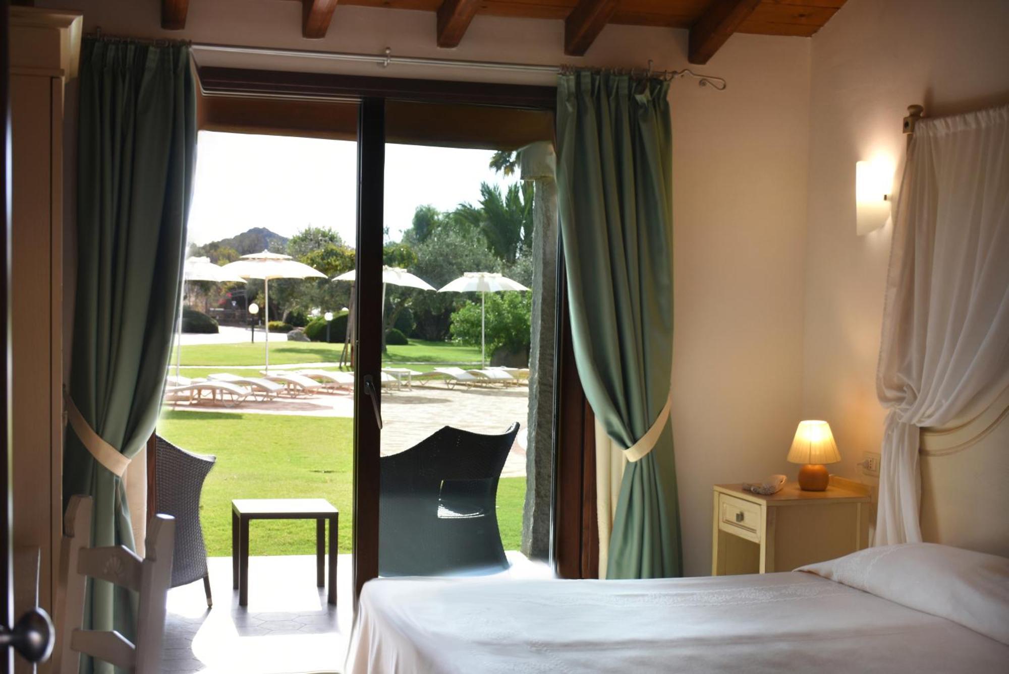 Le Anfore Hotel Villasimius Eksteriør billede