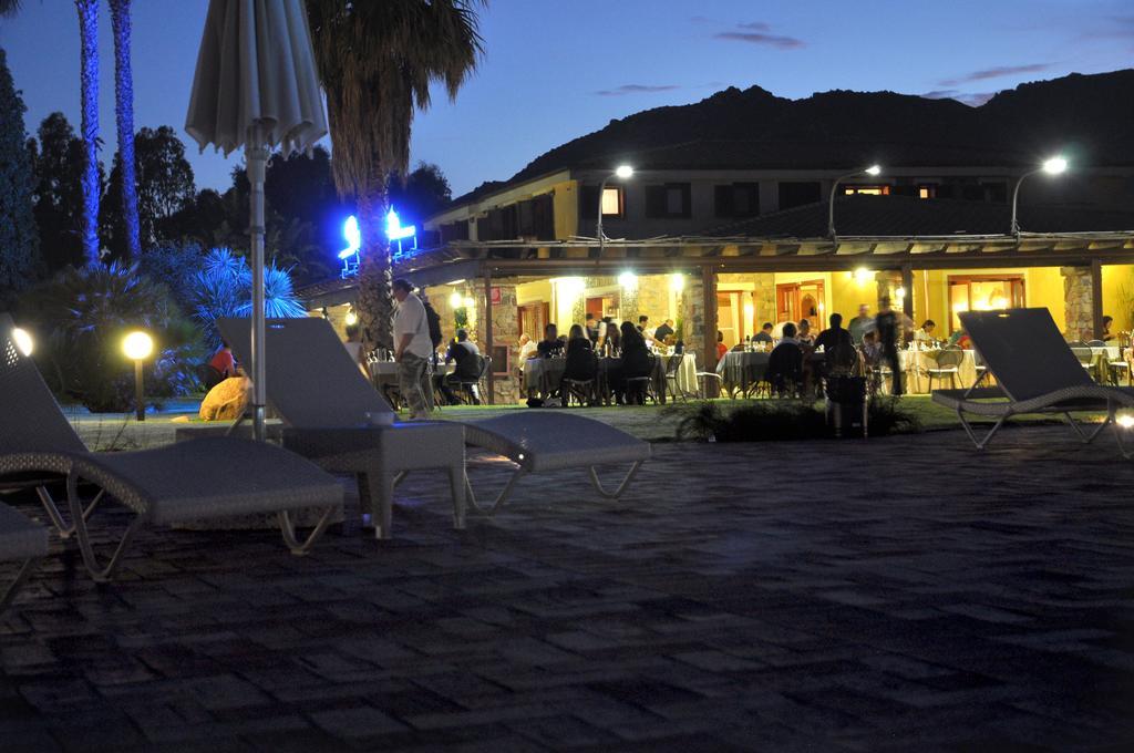 Le Anfore Hotel Villasimius Eksteriør billede