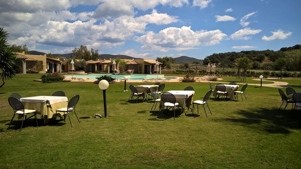 Le Anfore Hotel Villasimius Eksteriør billede